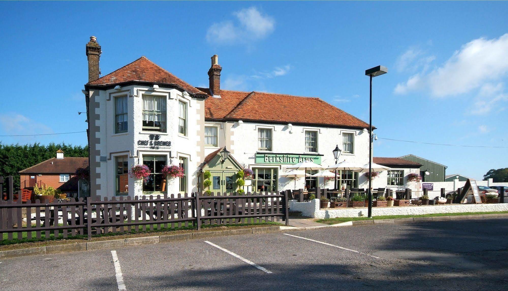 Berkshire Arms By Chef & Brewer Collection Ξενοδοχείο Midgham Εξωτερικό φωτογραφία